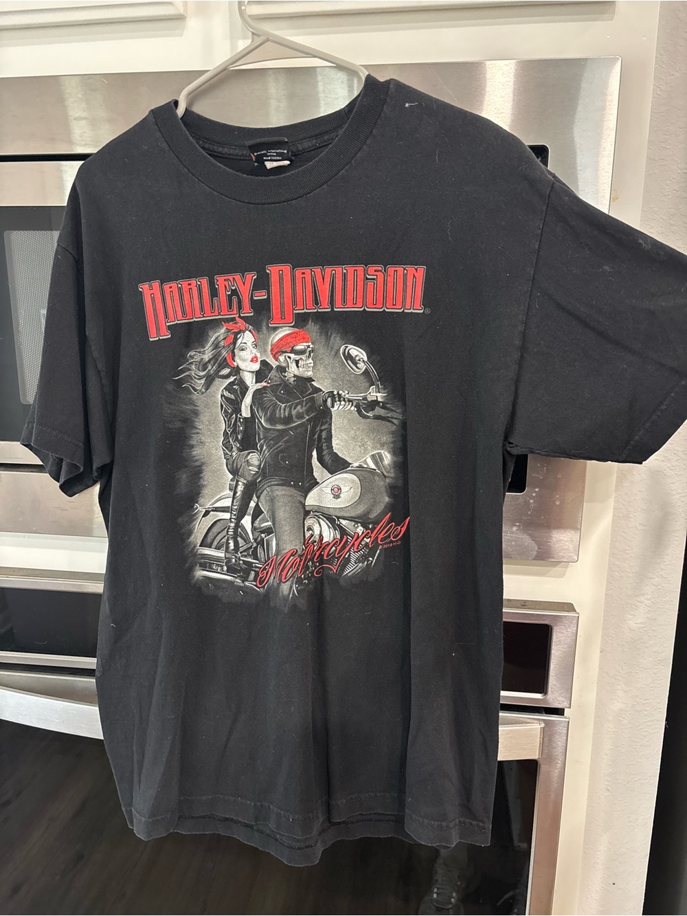 Harley‑Davidson Black Short‑Sleeve Crew Neck Tee with Red Logo and Graphic